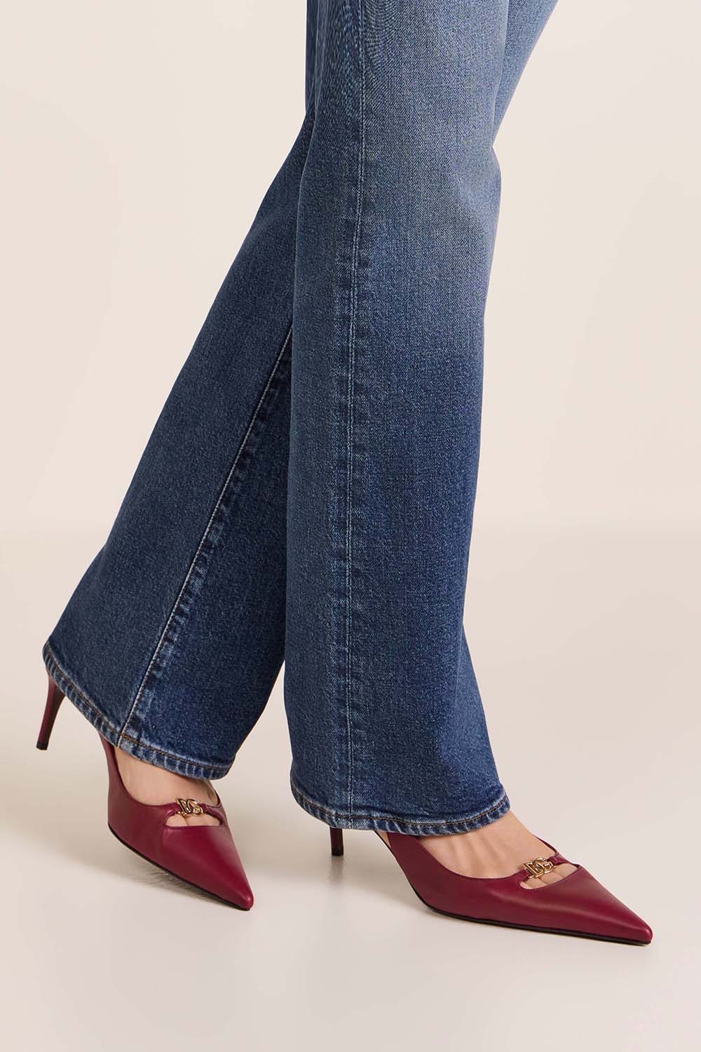 תמונת כל הלוק של נעלי עקב סלינג בק